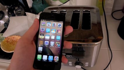 iPhone 5 Inside a Toaster - Heat Test