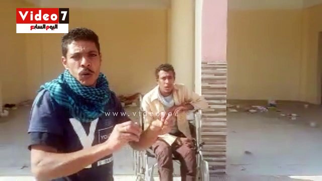 مأساة شاب مشلول فى دمياط تخلى عنه أهله ويعيش فى الشارع