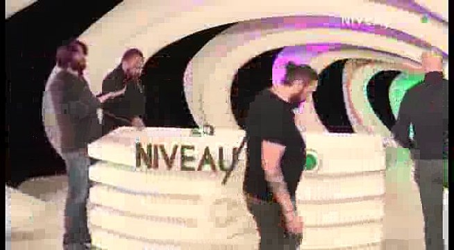 Débat Chez Dieudonné: Alain Soral donne des coups de poings à un juif en direct