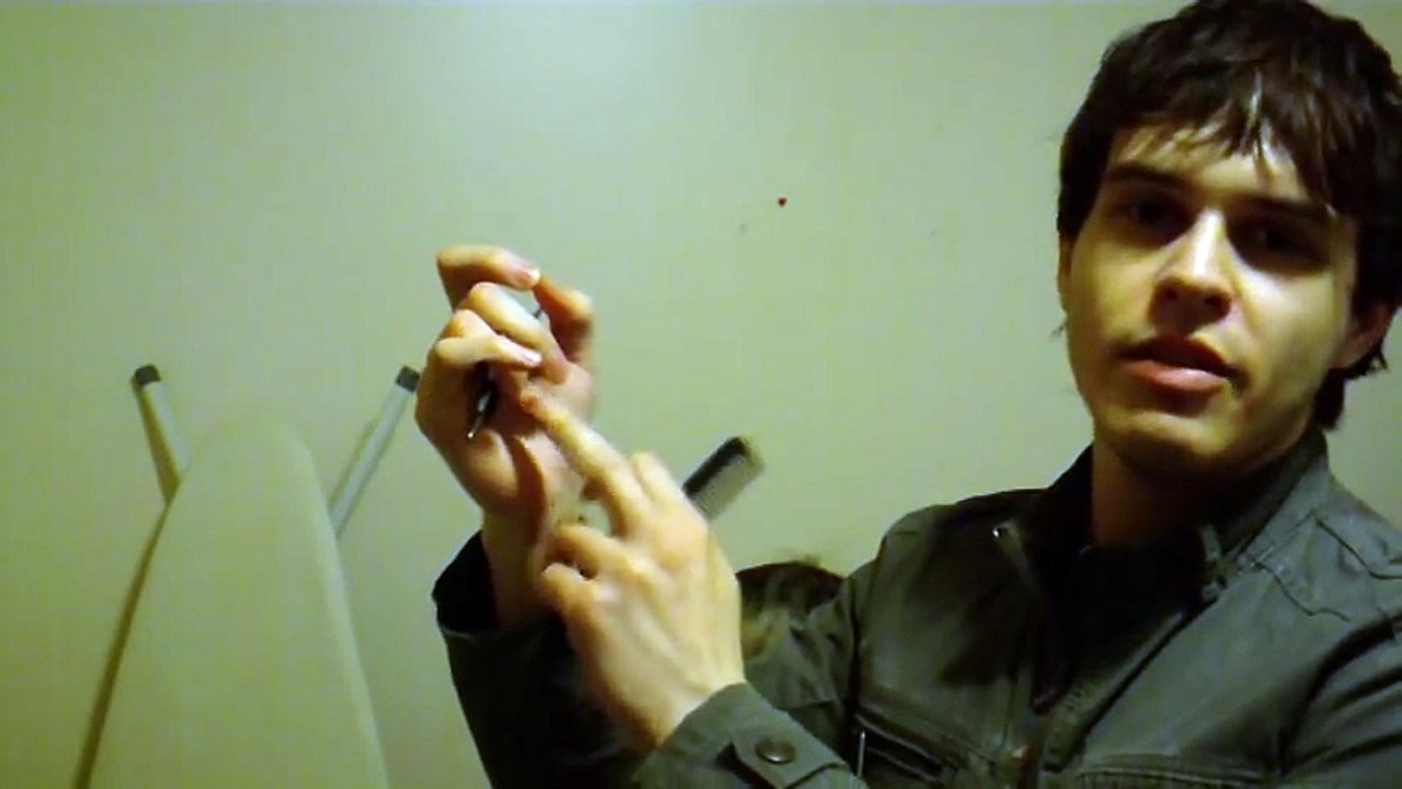 CẦM LƯỢC PHỐI HỢP VỚI KÉO CẮT HOÀN HẢO TRÊN MỘT BÀN TAY KORIGAMI 0915804875