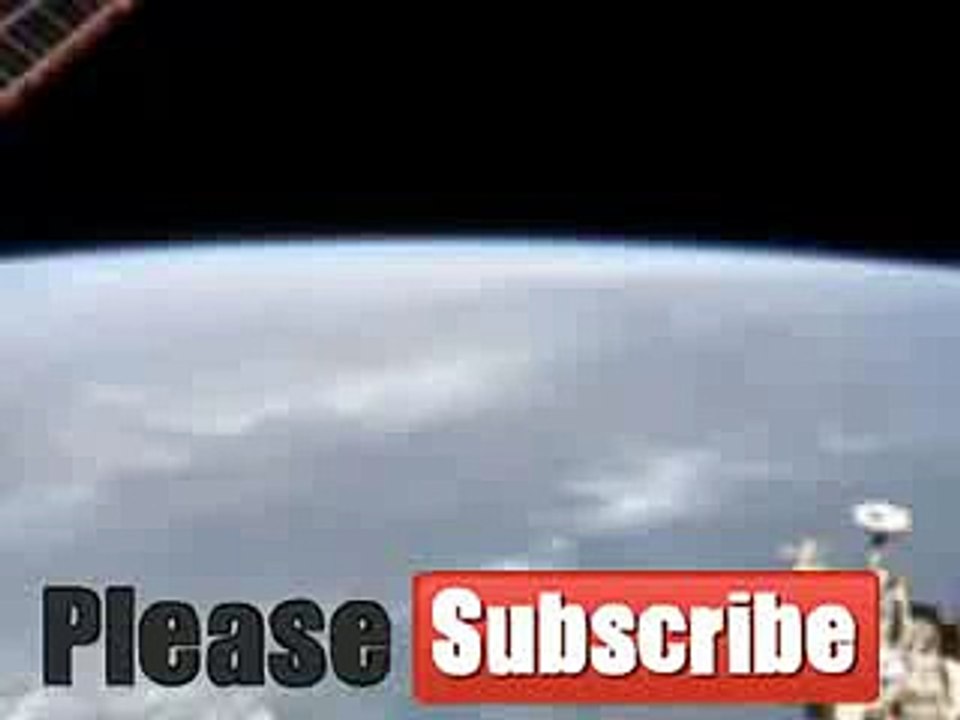 Coba anda lihat betapa indahnya bumi ini ketika awan hujan menyelimuti bumi