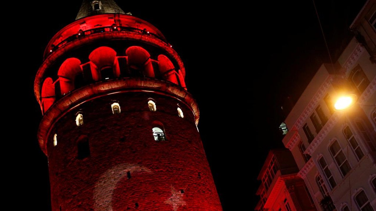 Emlékmenet az isztambuli támadás áldozatainak tiszteletére