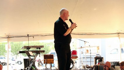 Chris Drummond sings 'It's A Wonderful Life' Elvis Week 2016