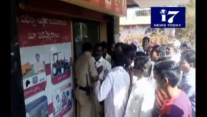 farmers striking in zaheerabad of icici bank cheating