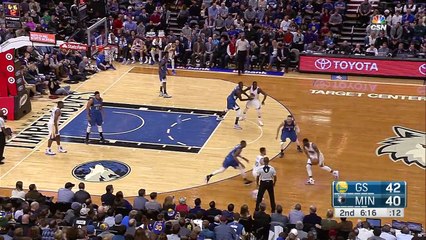 Stephen Curry lâche deux caviars à Draymond Green sur des passes dans le dos