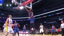 Joakim Noah tape un dunk renversé