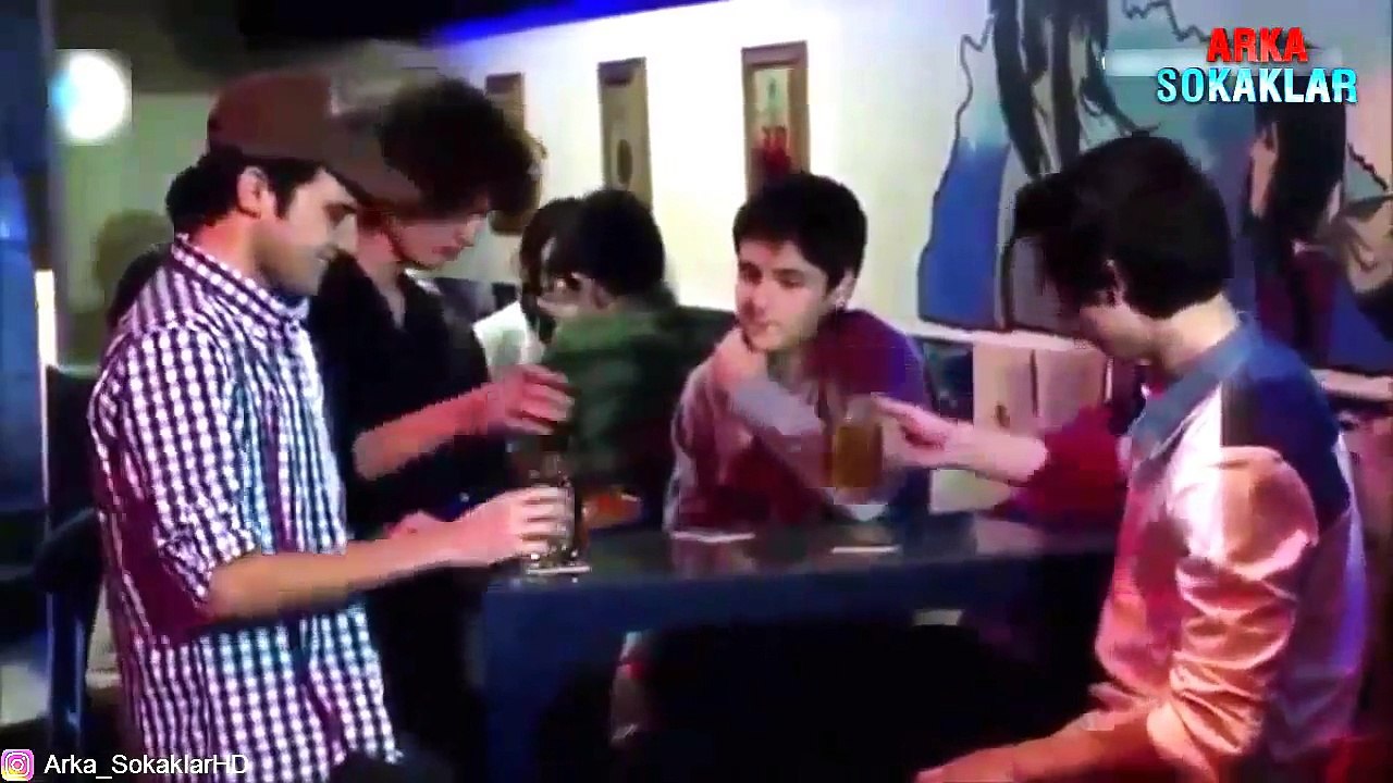 Tekin & Metin Ve Tunç Bira İçmeden Sarhoş Oluyorlar - (Arka Sokaklar)