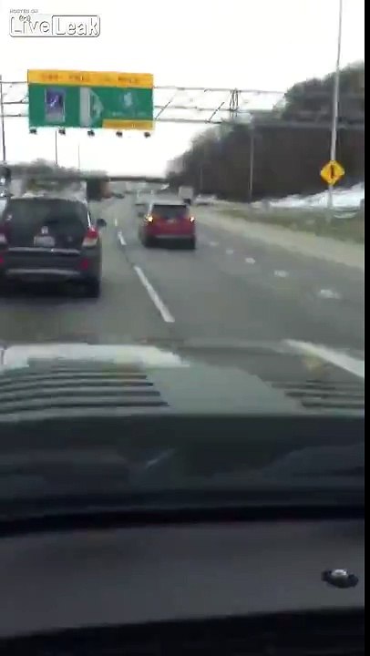 Elle roule sur 3 roues sur l'autoroute mais n'a...