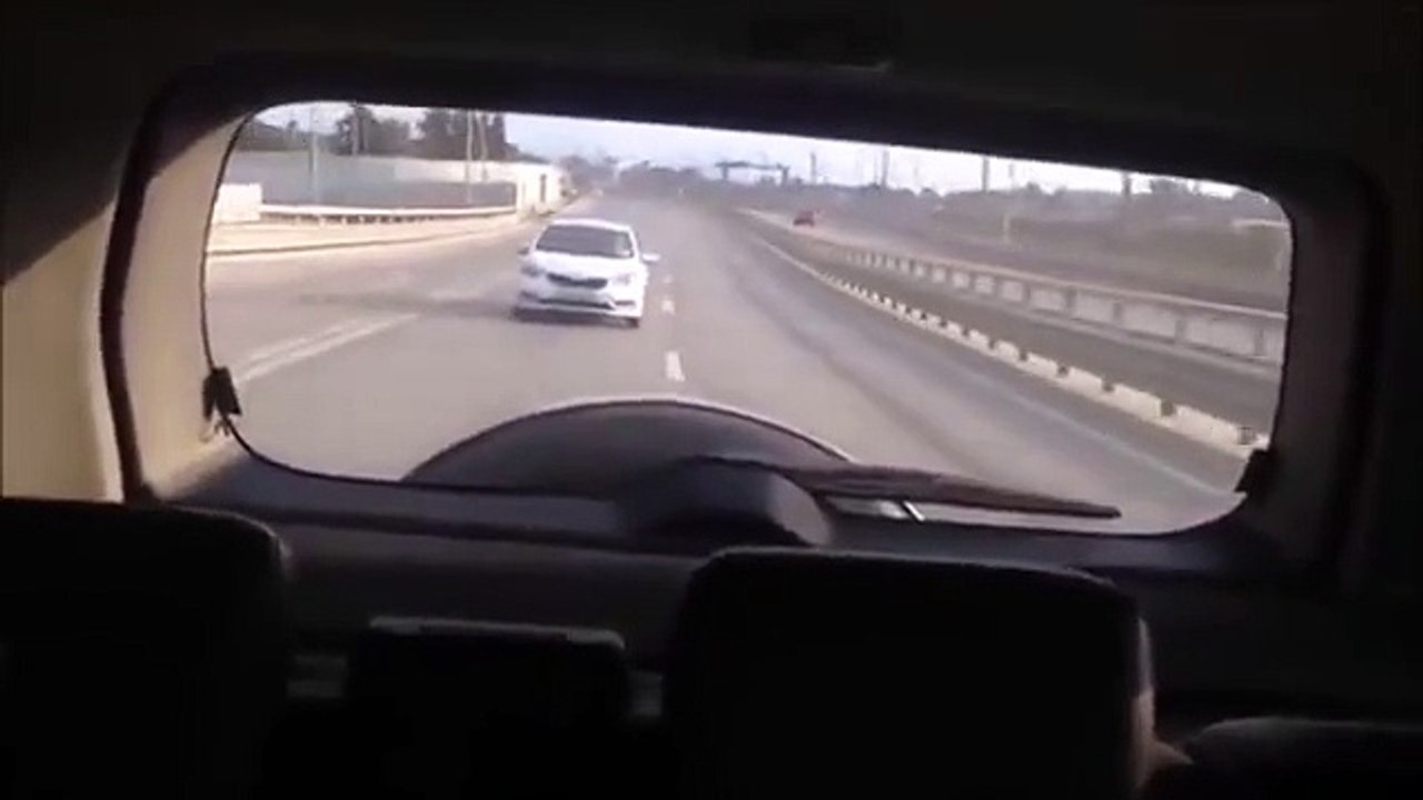 Un mec vraiment pas courtois va immédiatement regretter ton geste