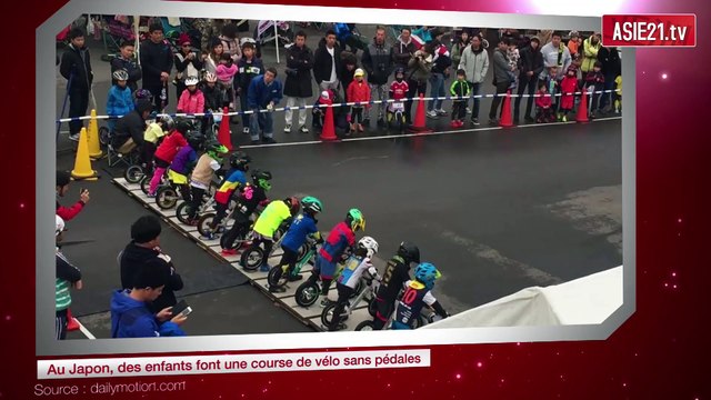 Au Japon, des enfants font une course de vélo sans pédales