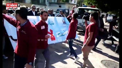 بالفيديو .. محافظ قنا يتقدم مسيرة للتنديد بالإرهاب