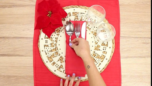 3 techniques faciles pour plier les serviettes de table ce Noël!