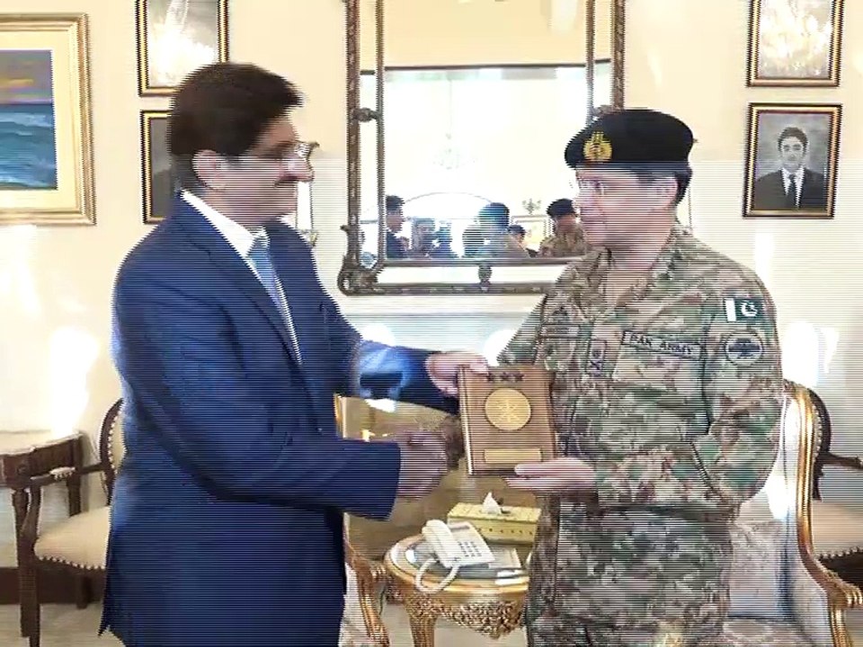 Sindh Chief Minister Syed Murad Ali Shah gives gift on Corps Commander Karachi & D.G Rangers Sindh.