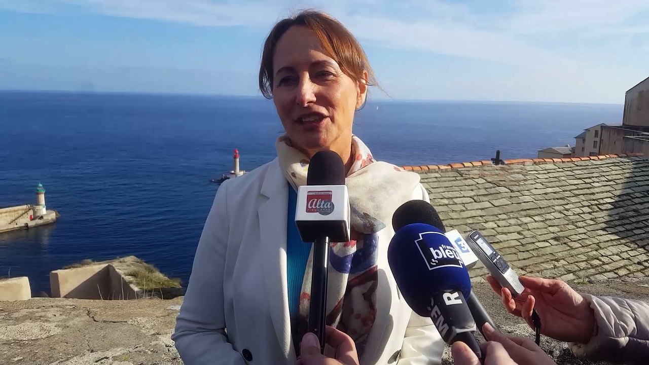 Visite en Corse de Ségolène Royal entre Parc Naturel Marin, centrales électriques au gaz naturel et énergies renouvelabl