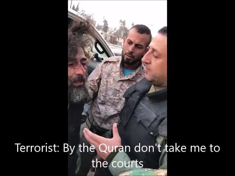 Задержанный в восточной части Алеппо боевик из террористической группировки Тахрир аль Шам расплакался
