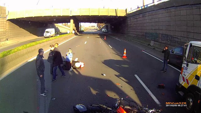 Un motard percute un véhicule de la DIR à l'arrêt (Lille)