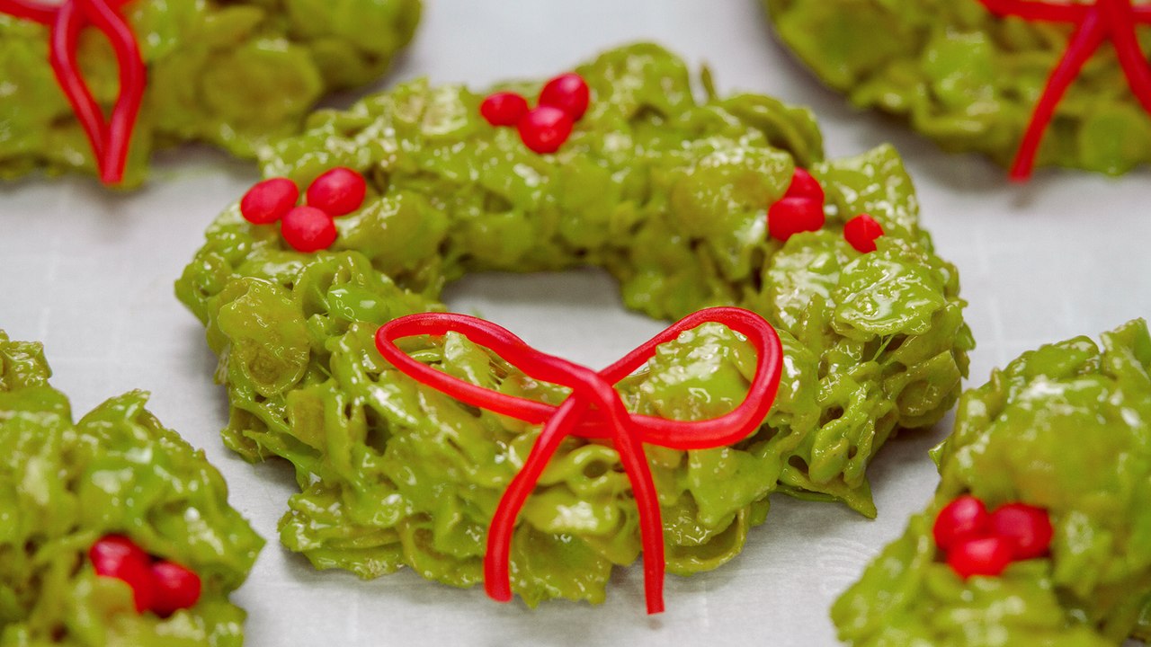 How To Make Christmas Marshmallow Wreaths - Full Recipe