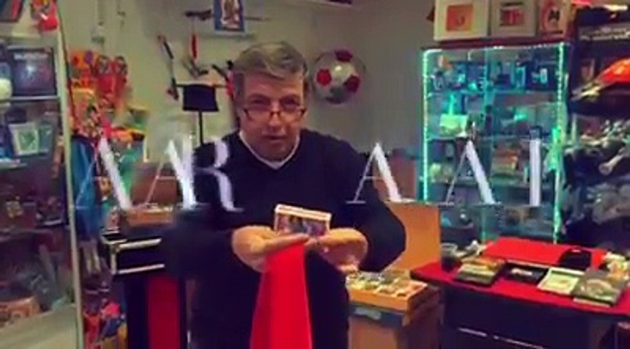 Claude magic show foulard a travers un dvd