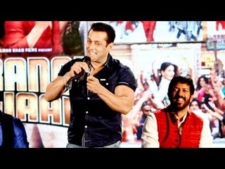 Salman Khan Makes FUN Of Media At Bajrangi Bhaijaan Trailer And Aaj Ki Party Song Launch