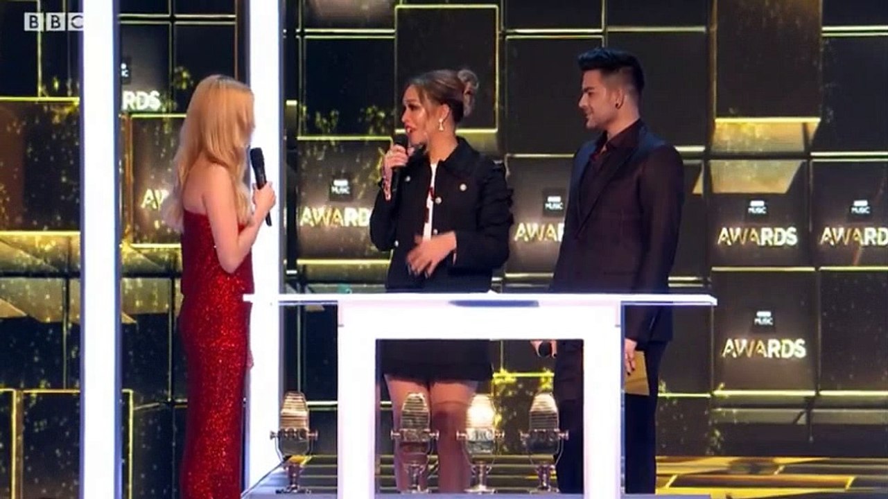 Backstage Chat With Robbie Williams - Music Awards