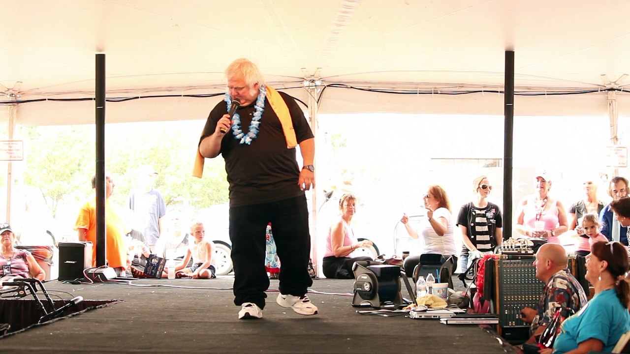 Bryan Clark sings 'Elvis Medley' Elvis week 2016