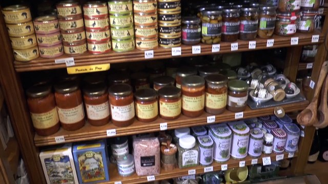 Alpes-de-Hautes-Provence : À Digne-les-Bains, Noël n'est pas une mince affaire pour l'épicerie fine Saveurs et couleurs