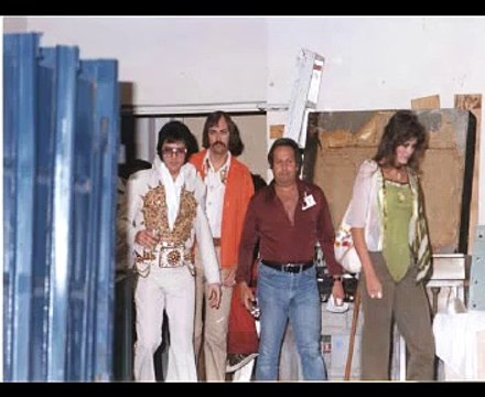 Elvis Presley live 13 december 1975 Las Vegas Hilton hotel.