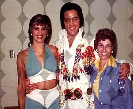 elvis presley live in concert dinner at eight 13 december 1975 Las Vegas Hilton hotel.