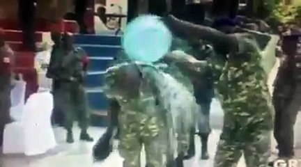 Douche froide des soldats de Yahya Jammeh