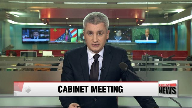 PM Hwang Kyo-ahn holds first cabinet meeting as acting president