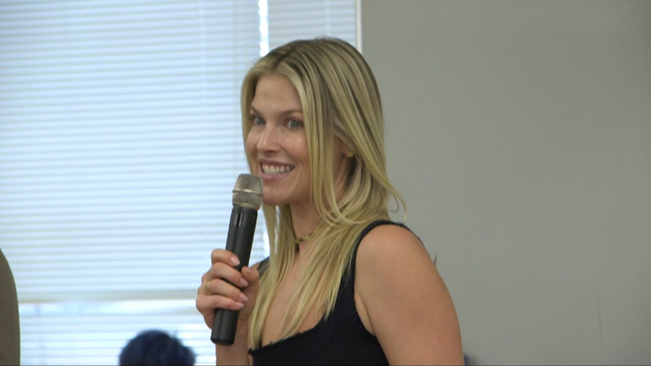 Stunning Ali Larter Is Teaching The Art of Resident Evil