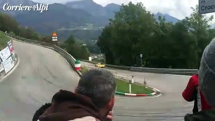 Un pilote crashe sa Ferrari F430 de la façon la stupide du monde !