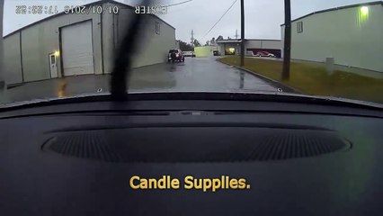 Cette conductrice plonge sa voiture d'un dock de déchargement sans avoir vu le trou énorme