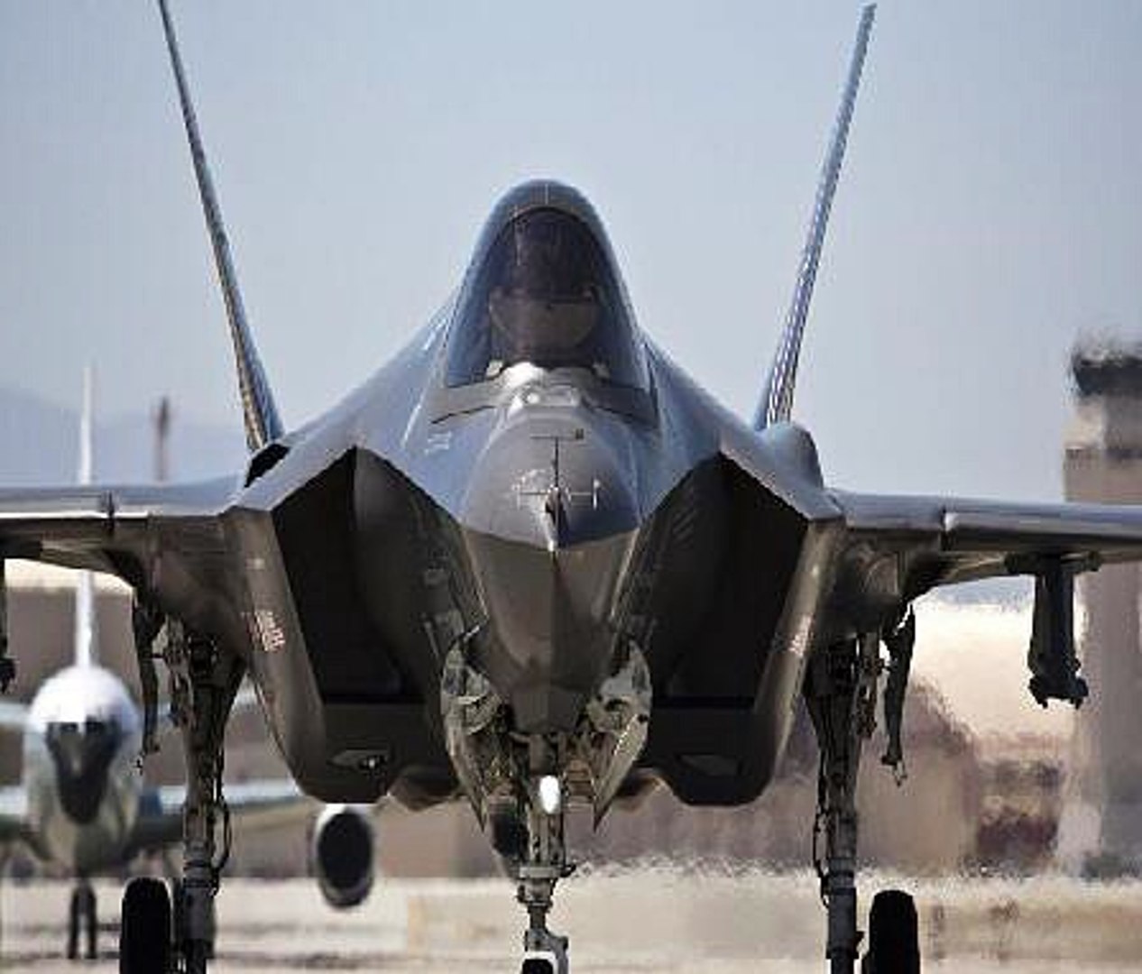 ⁣Trump F 35