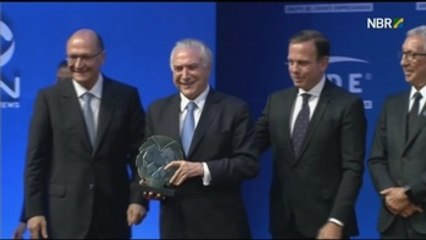 Temer pide "resolver inmediatamente" la investigación sobre sobornos que le salpica