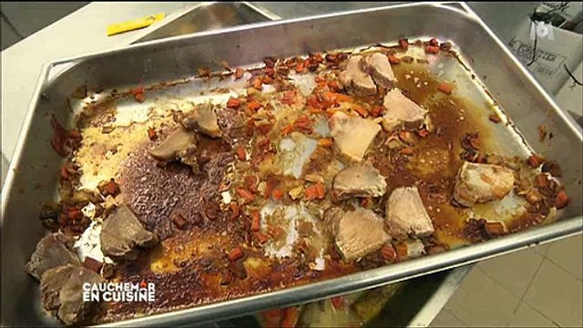 Philippe Etchebest devient hystérique en fouillant dans un frigo dans Cauchemar en cuisine - Regardez