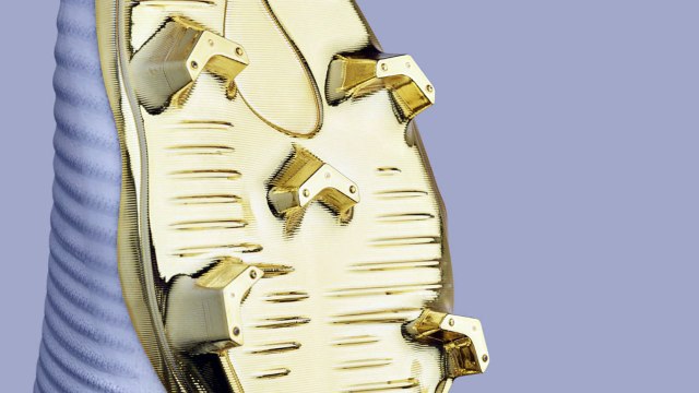 Les nouveaux crampons en or de CR7 pour le Ballon d'Or !
