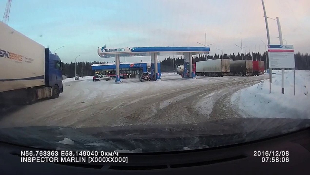 Ce chauffeur de camion a vraiment bien fait de s arrê à une station service et a éé le drame !