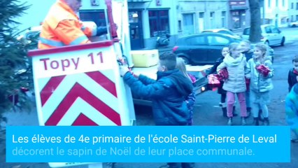 Binche Leval decoration du Sapin par les élèves de l'école Saint-Pierre