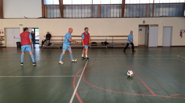 Pour ces footballeurs, interdiction de courir !