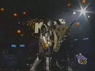 KISS - Rock And Roll All Nite (live under Brooklyn bridge)