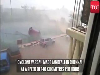 ঝড়ে উড়ে গেলো যাত্রীবাহী বাস