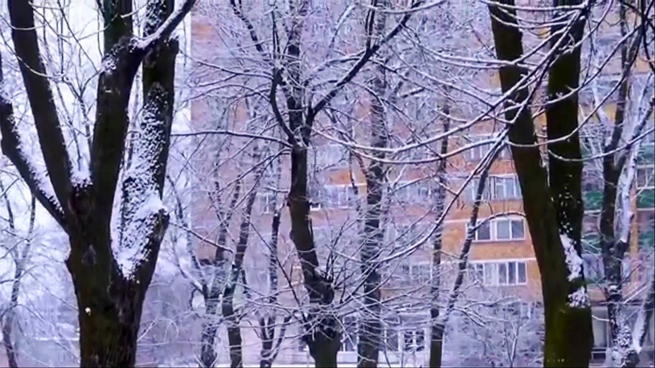 ПАДАЕТ СНЕГ