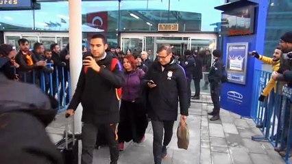 Galatasaray meşalelerle karşılandı