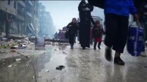 Alepo nas mãos do exército sírio, civis em fuga
