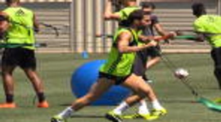 Conte refuses to guarantee Fabregas future