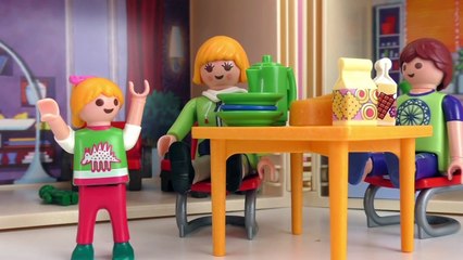 Histoire de famille Playmobil – Visite à la maternité