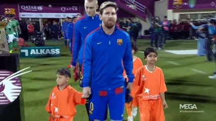 Quand le petit fan afghan de Messi ne veut plus le lâcher !
