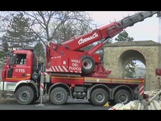 Camerino (MC) - Terremoto, puntellamento Porta Buoncompagni (13.12.16)