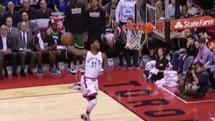 Terence Ross BRICKS Epic Windmill Dunk (SHAQTIN) Thumbnail imageTerence Ross BRICKS Epic Windmill Dunk (SHAQTIN)